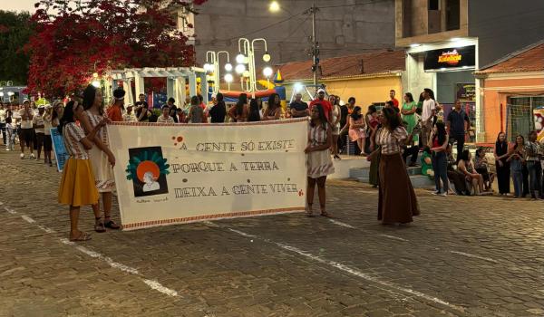 Imagens da A Prefeitura Municipal de Ibitiara, por meio da Secretaria Municipal de Educação, teve a a honra de realizar o Desfile Cívico de 7 de Setembro.