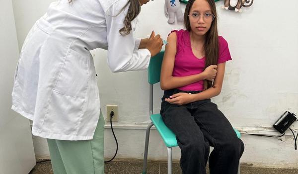 Imagens da O Dia D de Multivacinação movimentou os PSFs Sede I e II no último sábado (18/10), com atualização das cadernetas de vacinação, garantindo proteção para crianças, jovens e adultos.