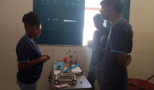A Feira de Ciências da Escola José Pereira foi um verdadeiro show de criatividade, aprendizado e descobertas.  Imagens da A Feira de Ciências da Escola José Pereira foi um verdadeiro show de criatividade, aprendizado e descobertas.