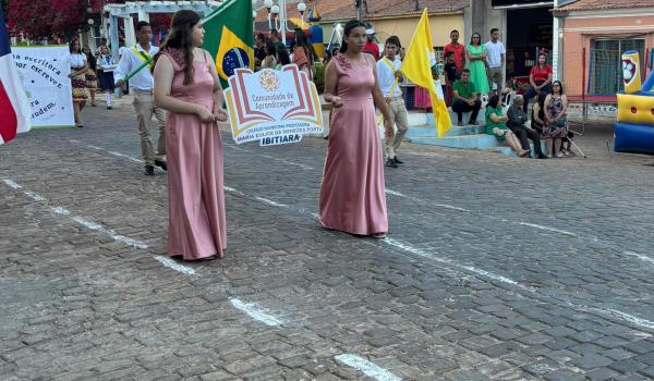 Imagens da A Prefeitura Municipal de Ibitiara, por meio da Secretaria Municipal de Educação, teve a a honra de realizar o Desfile Cívico de 7 de Setembro.