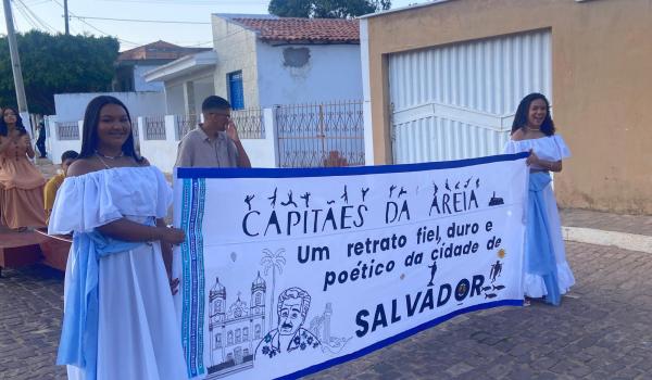 Imagens da A Prefeitura Municipal de Ibitiara, por meio da Secretaria Municipal de Educação, teve a a honra de realizar o Desfile Cívico de 7 de Setembro. NOTÍCIA 02