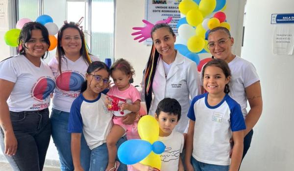 Imagens da O Dia D de Multivacinação movimentou os PSF Mocambo na última sexta (31/10), com atualização das cadernetas de vacinação, garantindo proteção para crianças, jovens e adultos.