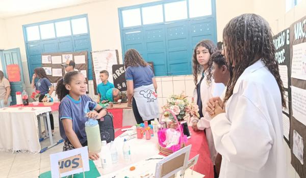A Feira de Ciências da Escola José Pereira foi um verdadeiro show de criatividade, aprendizado e descobertas.  Imagens da A Feira de Ciências da Escola José Pereira foi um verdadeiro show de criatividade, aprendizado e descobertas.