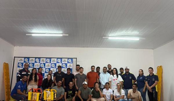 Imagens da A Prefeitura Municipal através da Secretaria de Saúde realizou treinamento, nesta sexta-feira (25), sábado (26) e domingo (27), uma capacitação em Atendimento Pré-Hospitalar destinada aos profissionais do Disk Ambulância e do SAMU.