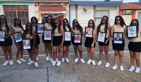 Imagens da A Prefeitura Municipal de Ibitiara, por meio da Secretaria Municipal de Educação, teve a a honra de realizar o Desfile Cívico de 7 de Setembro. NOTÍCIA 02