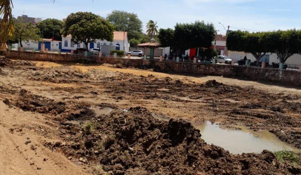 Imagens da Prefeitura de Ibitiara realiza ação de limpeza na Lagoa Municipal 