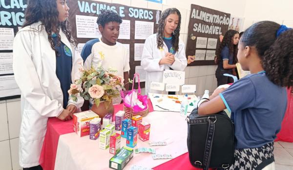 A Feira de Ciências da Escola José Pereira foi um...