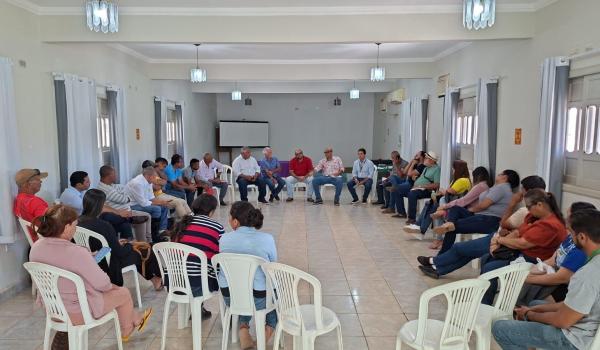 A Prefeitura, através da Secretaria de Agricultura e Meio Ambiente,...