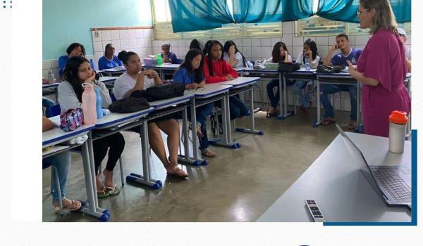 Nesta segunda (13) foi realizada palestra educativa pela enfermeira Daniela Gomes no Colégio Estadual Evilásio Santana Gama